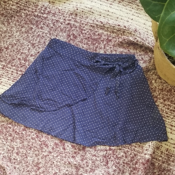 😎 2 for $17😎 Forever 21 polkadot wrap skirt navy blue - Picture 5 of 12